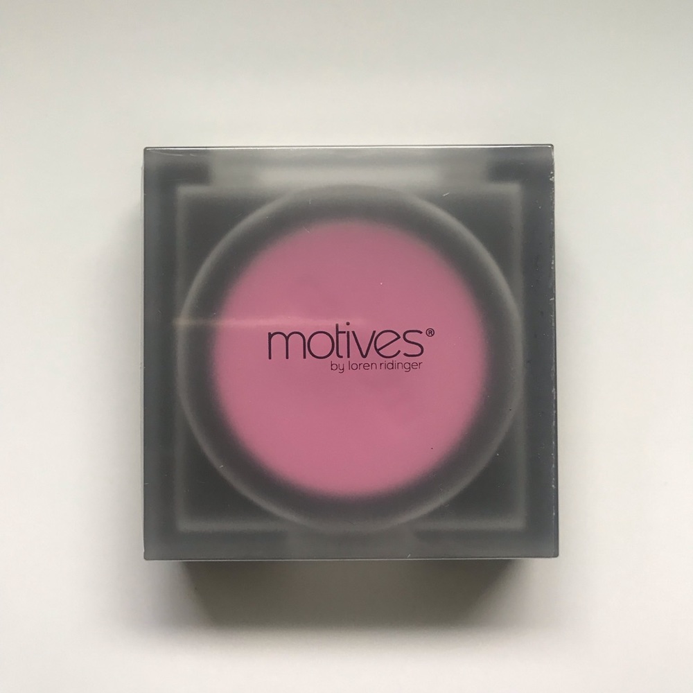 Motives pressed blush